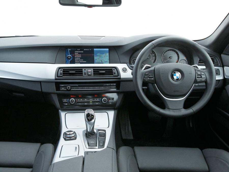  BMW 535i Sedan 2010 года  (UK) (фото 12 из 16)